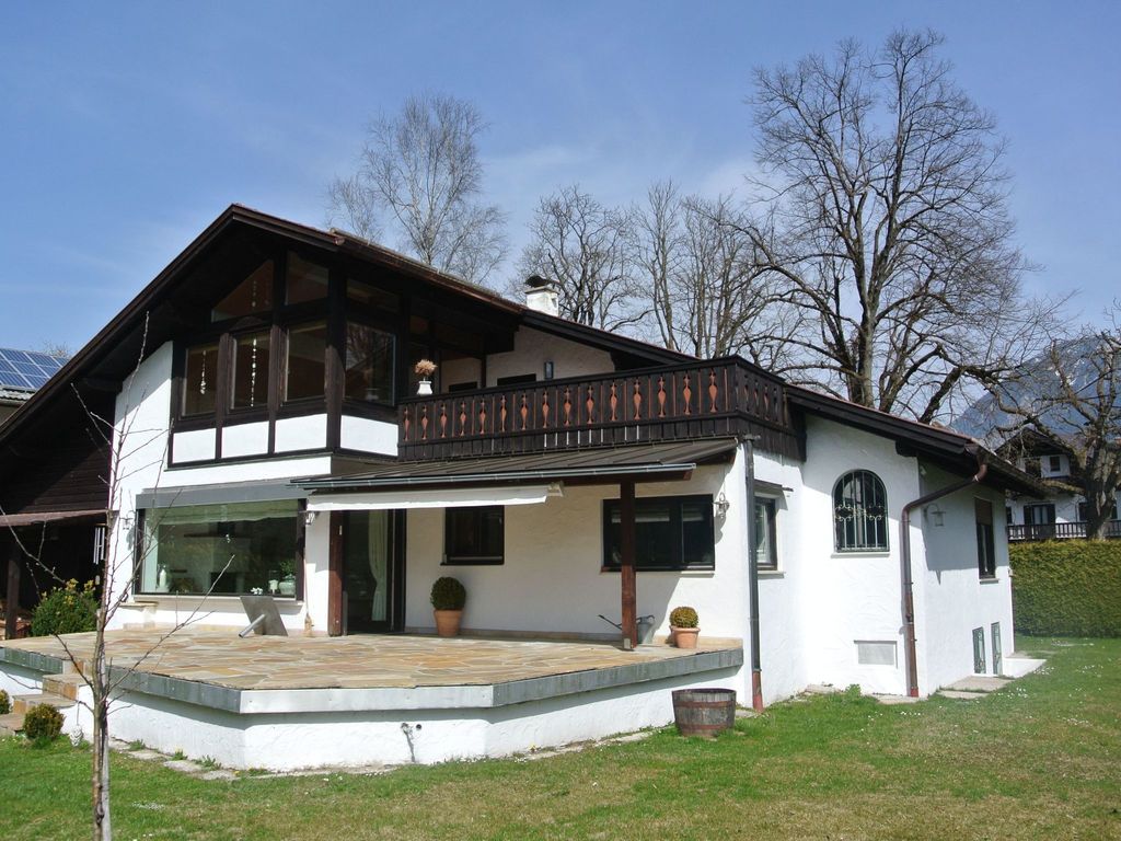 in Sonnenbichl mit Garten