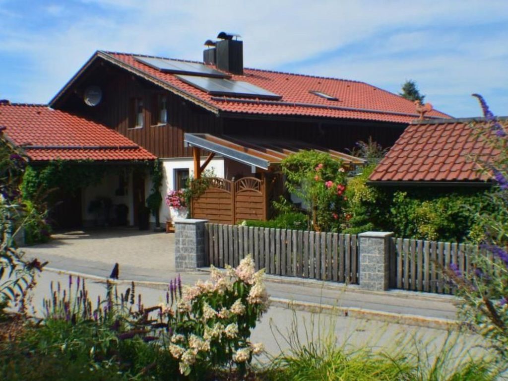 Gemütliche Ferienwohnung in Weiherhäuser mit Garten und Terrasse