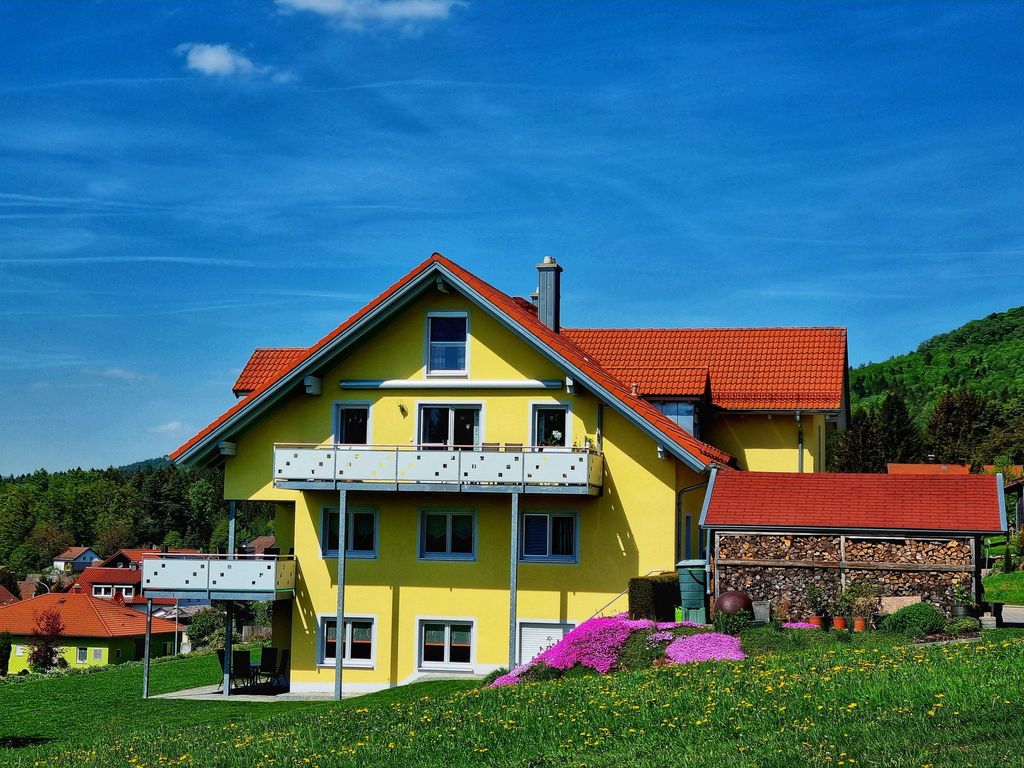 mit Blick auf das Wasser