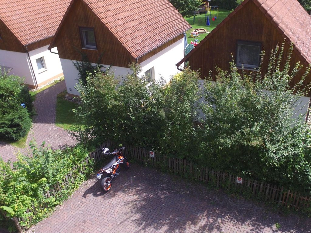 Haus mit Spielwiese