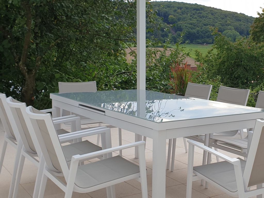 Dreibettzimmer mit Lounge-Terrasse und Garten