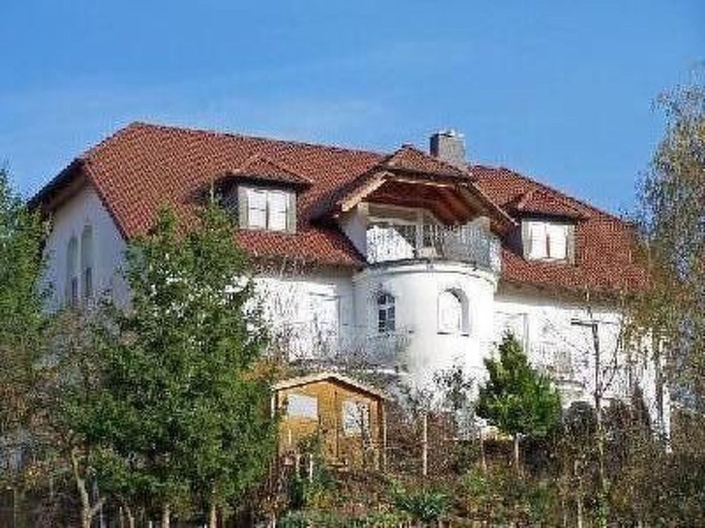 Dreibettzimmer mit Lounge-Terrasse und Garten