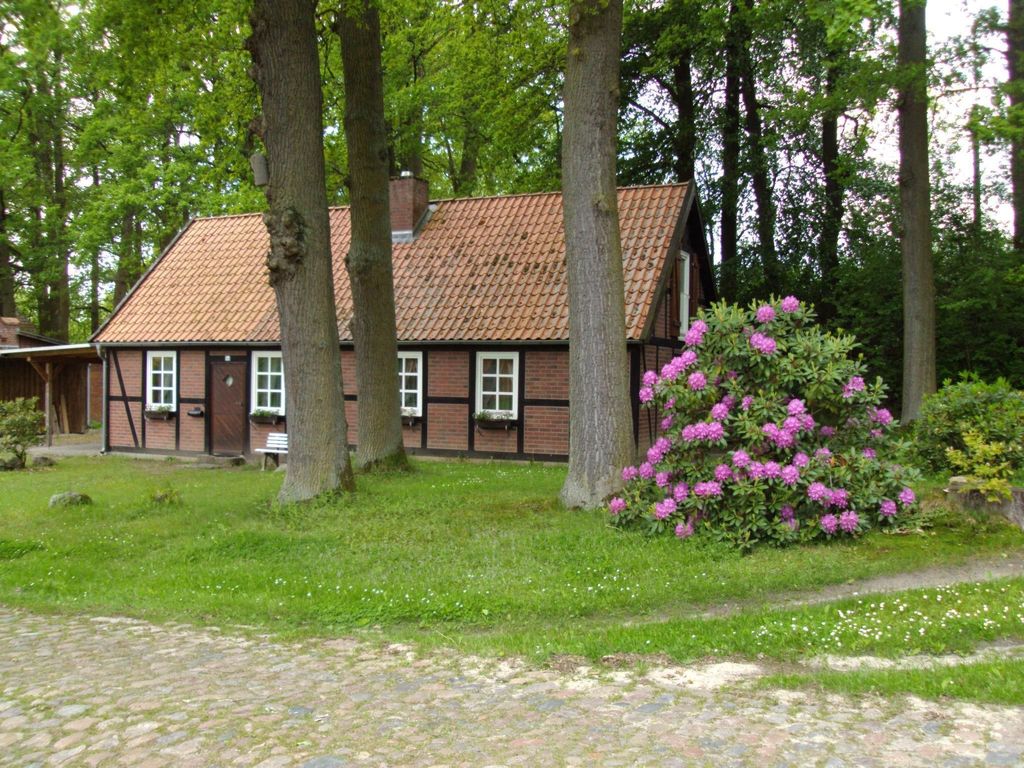 im Fachwerkstil mit Sauna und Garten