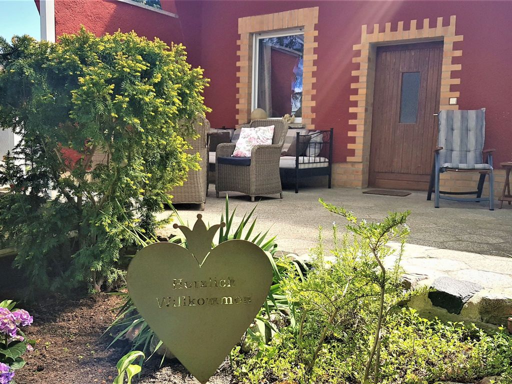 mit Garten, Grill und Terrasse