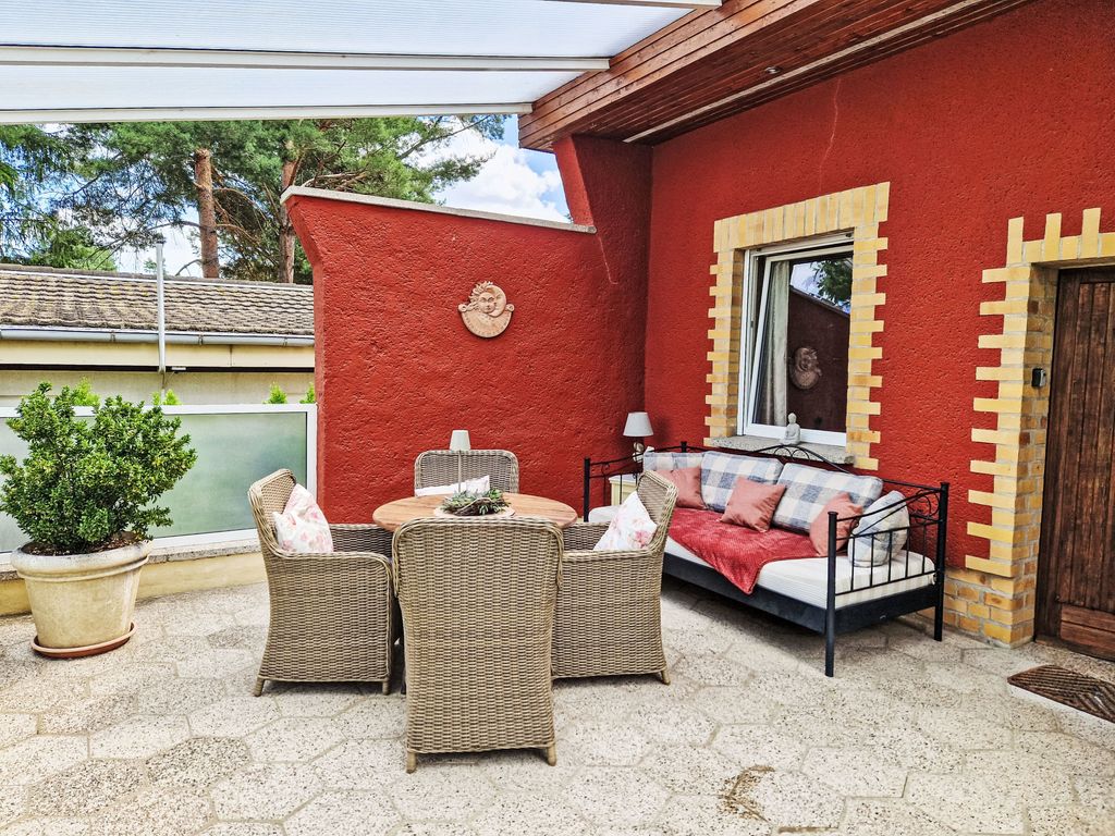 mit Garten, Grill und Terrasse