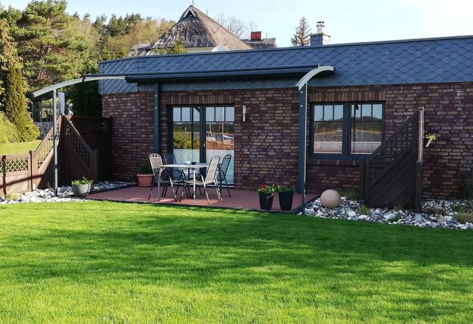 Ferienbungalow mit Terrasse und Seeblick in Sellin – Foto 1
