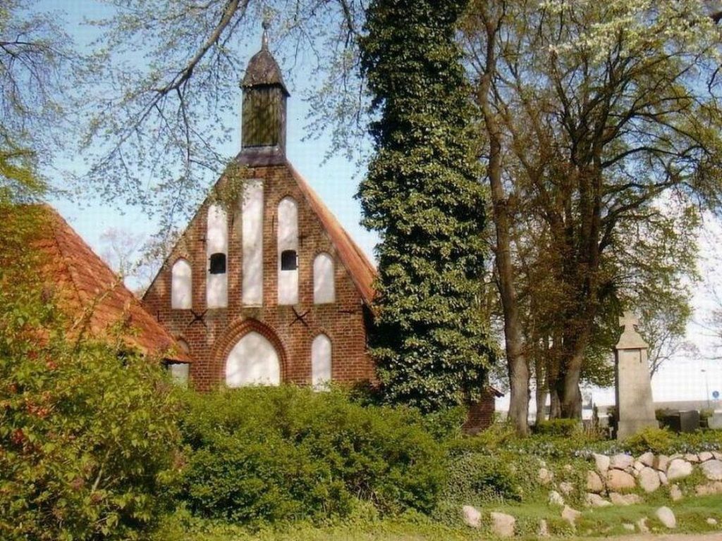 Komfortable Ferienwohnung in Waase mit Garten