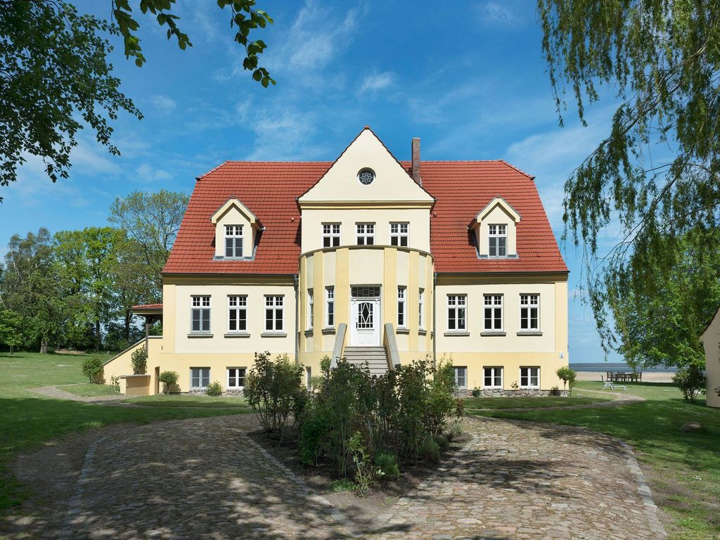 Wohnung im zweiten Obergeschoss des Gutshauses