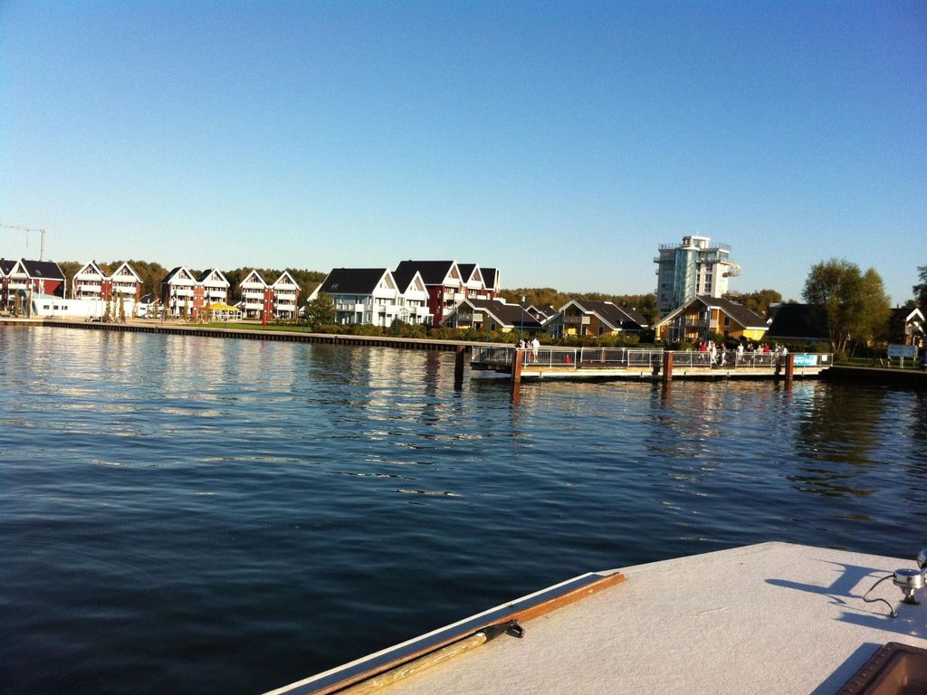 am Wasser mit Terrasse und Kaminofen