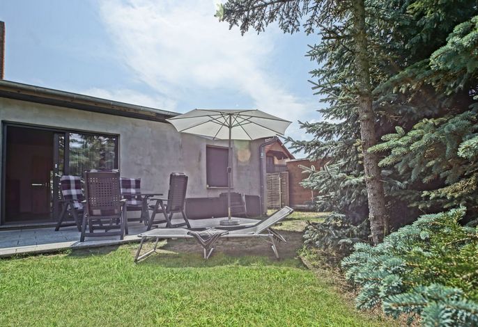 mit Garten, Grill und Terrasse – Foto 1