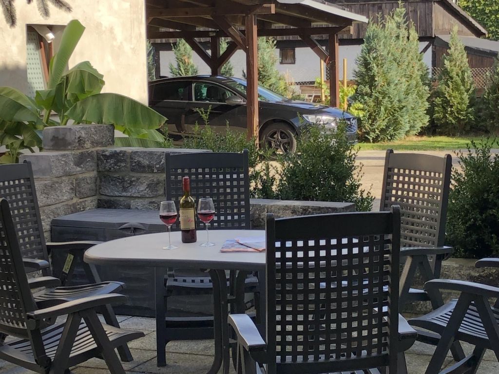 mit Terrasse