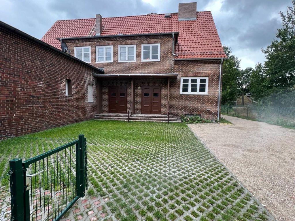 Große, möblierte Wohnung mit Garten