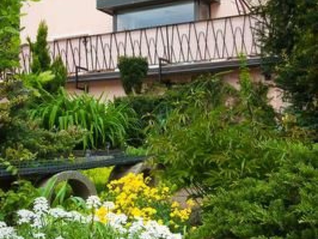 mit Terrasse