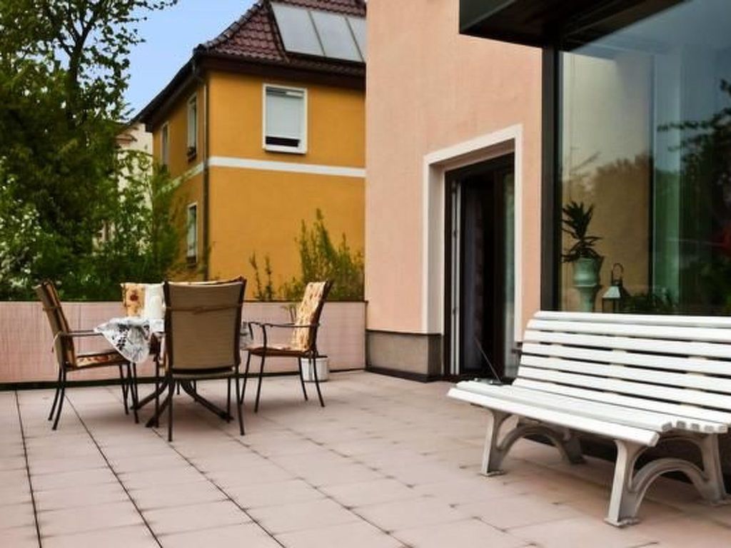 mit Terrasse