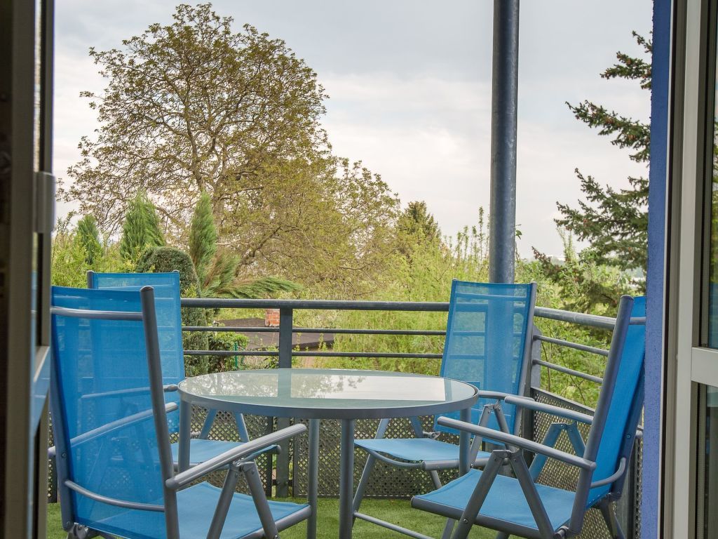 in Stadtrandlage mit guter Anbindung, sowie eigener Terrasse und Garten