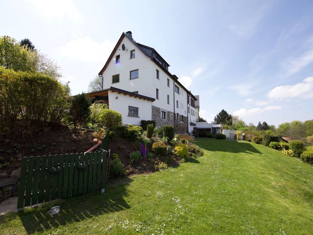 Helle und moderne Ferienwohnung mit Terrasse