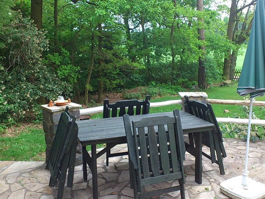 in ruhiger Lage am Waldrand mit Terrasse und großem Grundstück