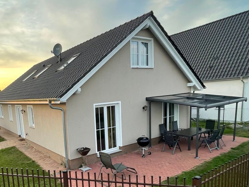 in Linum mit Garten, Terrasse und Grill