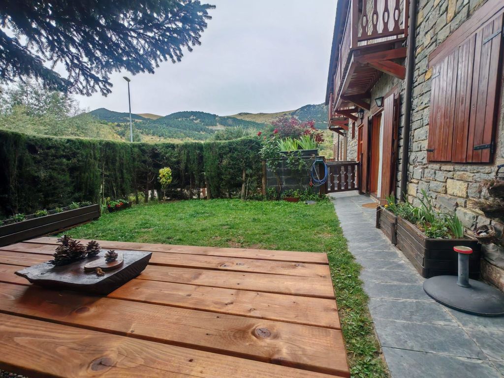 Wohnung mit privatem Garten und gemütlichem Puig Falcó 2 Vall de Boí