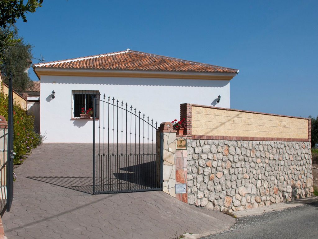 Ganzes Haus in Comares mit abschließbarem Parkplatz