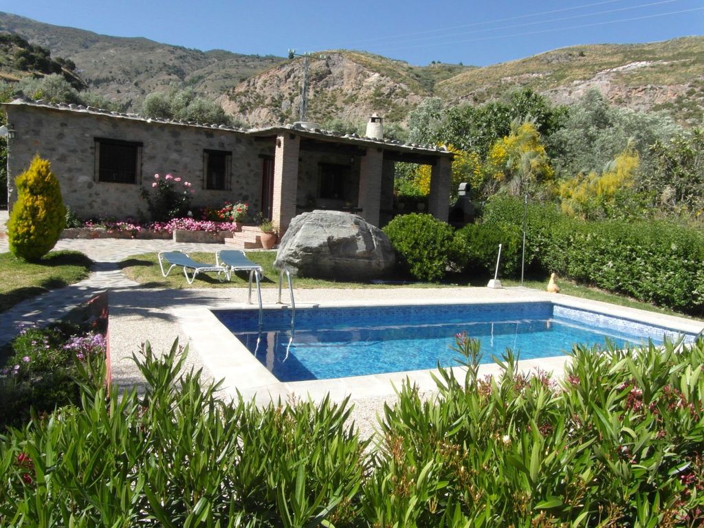 mit umzaunten Garten und privat Pool in der Nähe von Granada