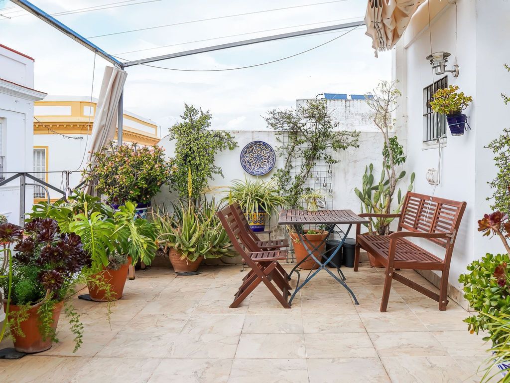Helle Dach-Maisonette mit riesiger Terrasse