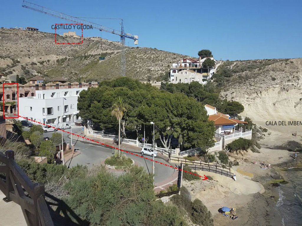 La Invincible Terreros in der 1. Reihe des Strandes