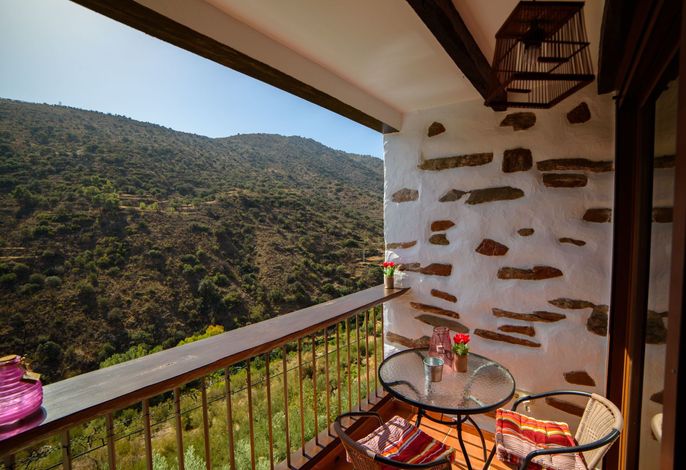 Das Upside Down House mit Whirlpool-Badewanne