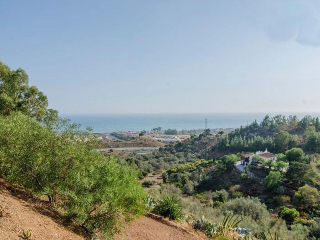 "Córdoba" mit Gemeinschaftspool und fantastischer Aussicht in einem andalusisch