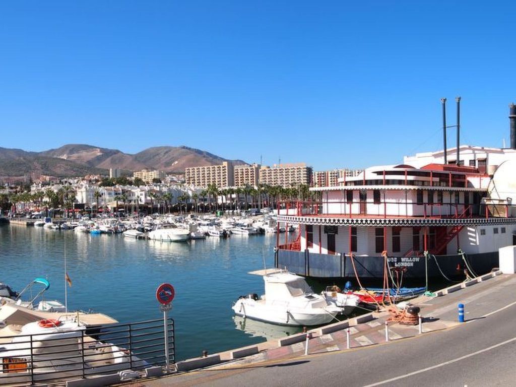 Wunderschöne Wohnung in Puerto Marina G204