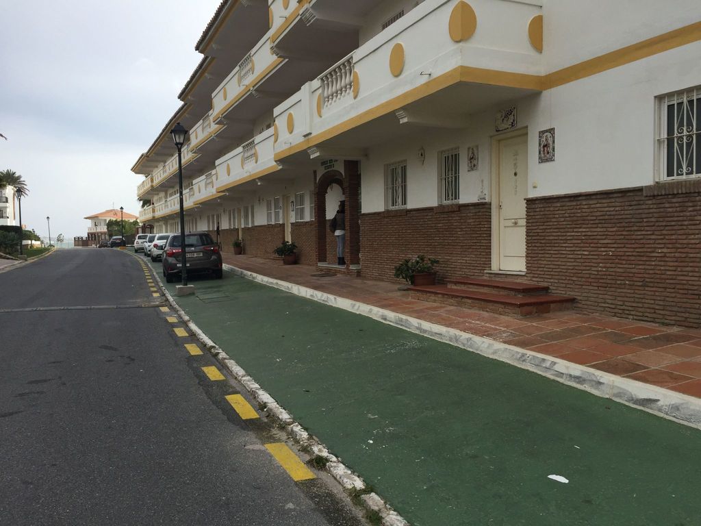 Wunderschöne Ferienwohnung in Las Lagunas De Mijas mit Möblierter Terrasse