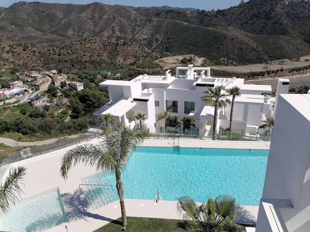 Exklusives Neubau-Penthouse mit Meerblick und Pool