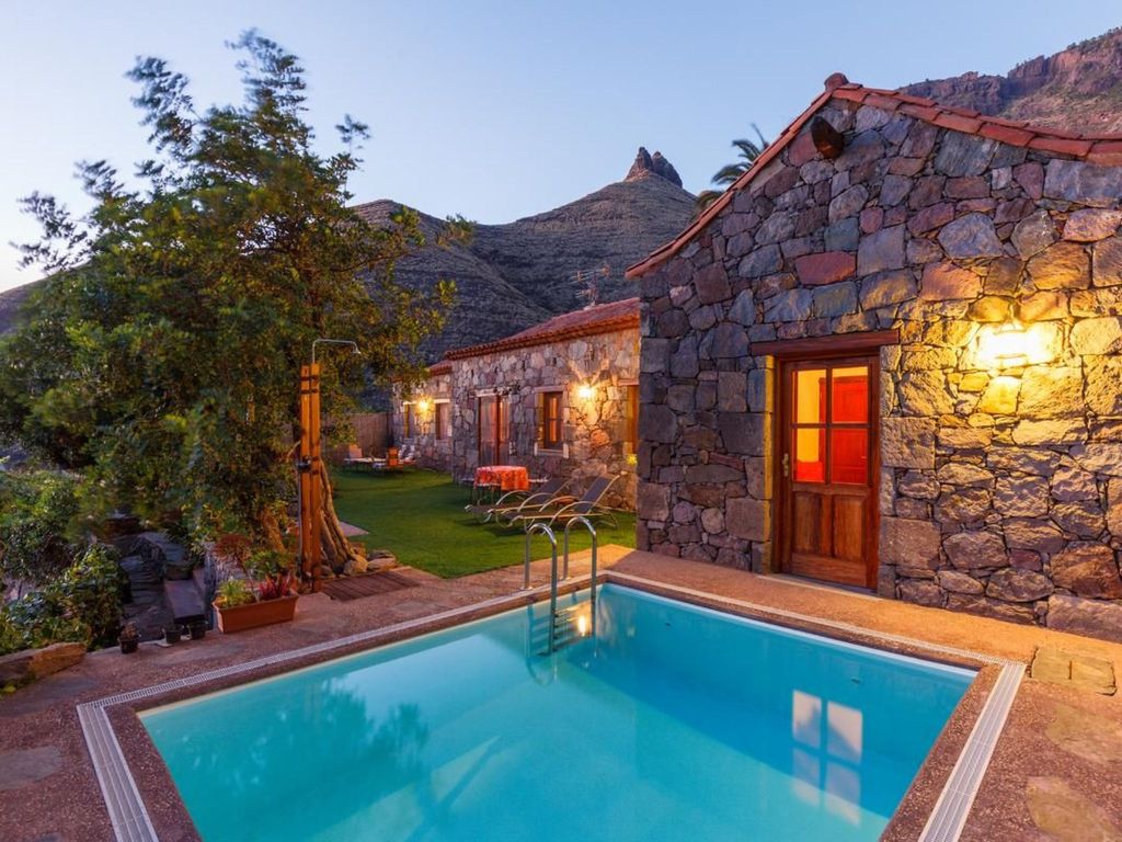 Komfortables Ferienhaus mit privatem Pool und id