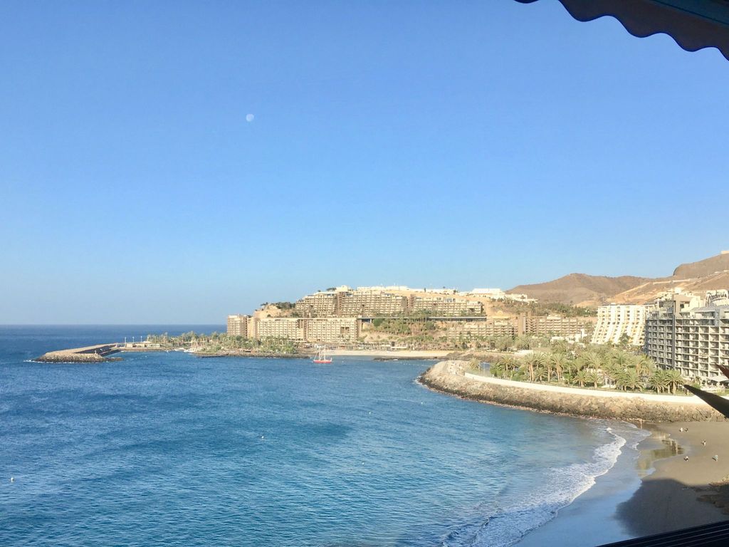 Modernes Strandapartment mit atemberaubendem Meerblick