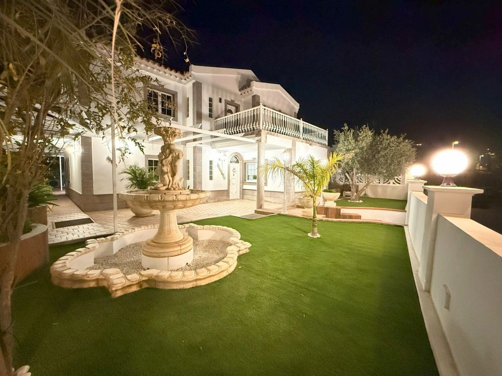 Villa "Esmeralda" mit Garten, Grill und Terrasse