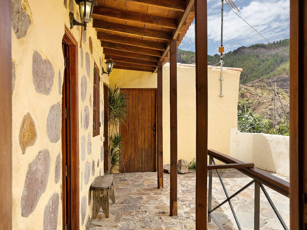 250 Jahre altes Steinhaus mit zwei Terrassen inmitten einer wunderbaren Naturla