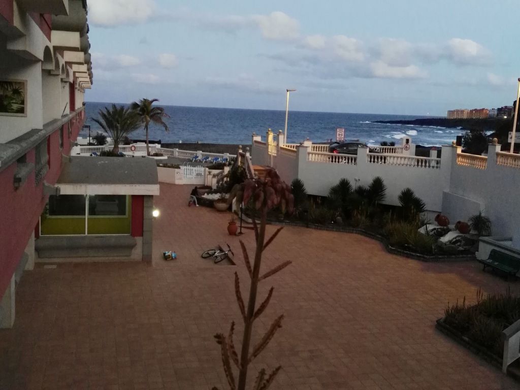 Appartement mit Balkon in einem Komplex mit Gemeinschaftspool am Meer