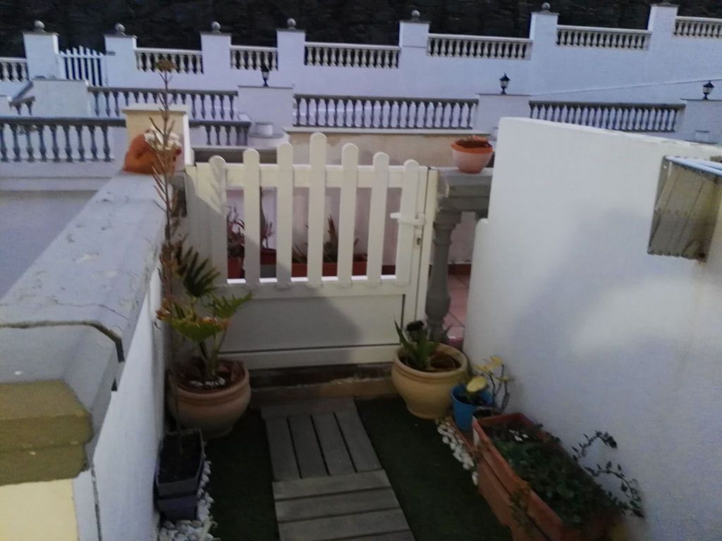 Appartement mit Balkon in einem Komplex mit Gemeinschaftspool am Meer