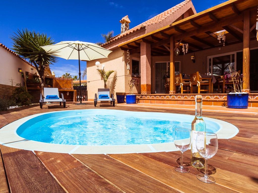 Strandnahes Ferienhaus Hibiscus mit privatem Pool