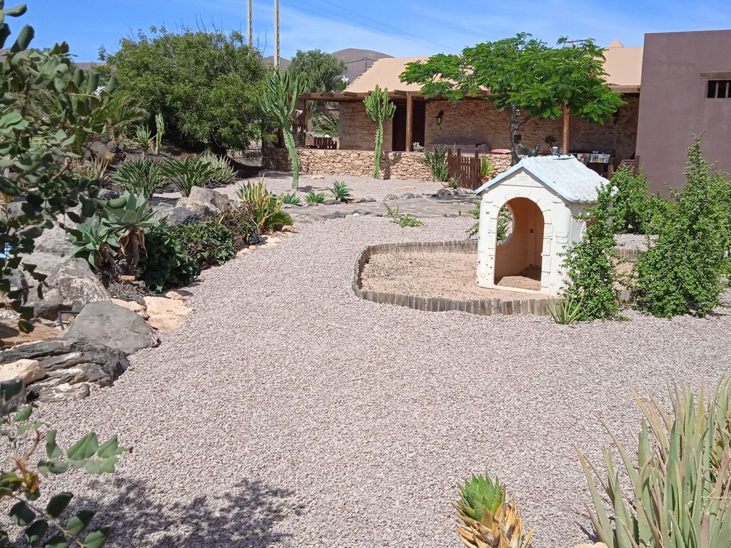 Kanarisches Haus mit privatem Pool und Garten