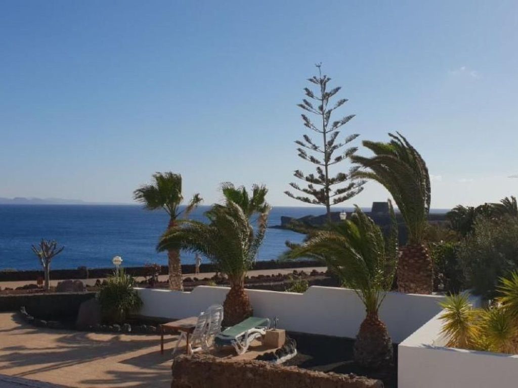 Schöne Wohnung in Playa Blanca mit Grill, Garten und Terrasse und Neben dem Str