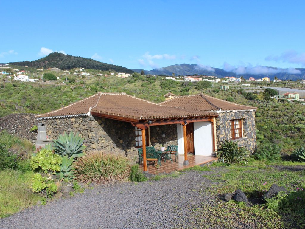 in Monte Breñas mit Grill, Terrasse und Garten