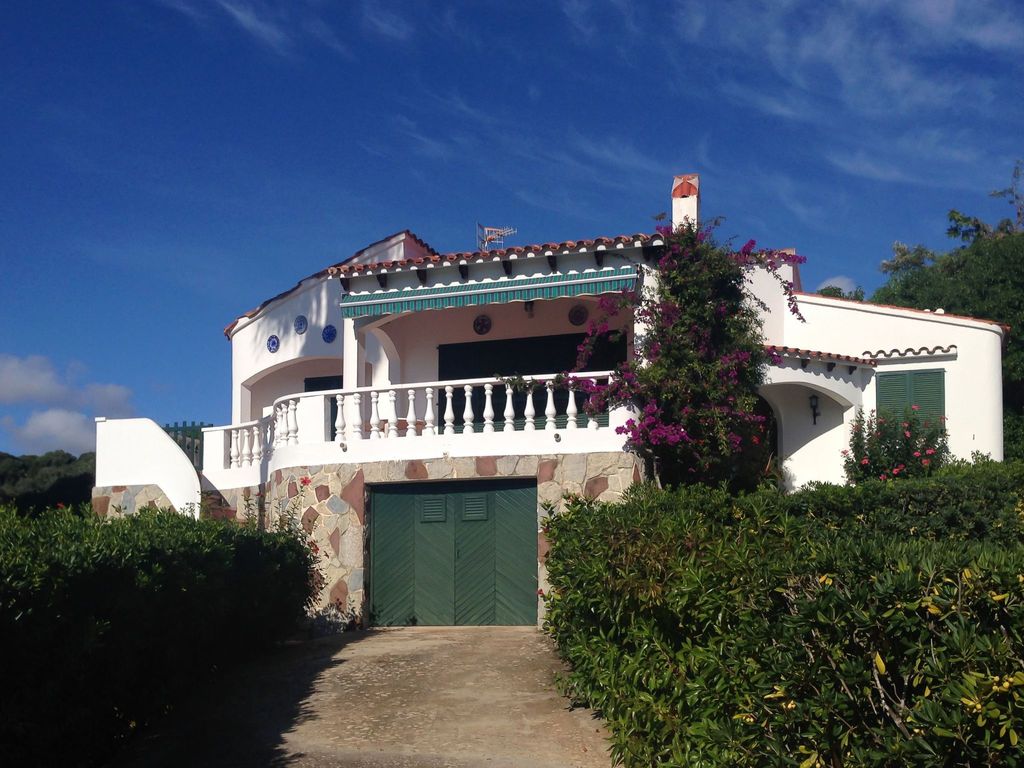 Moderne, frische Familienvilla Allondra