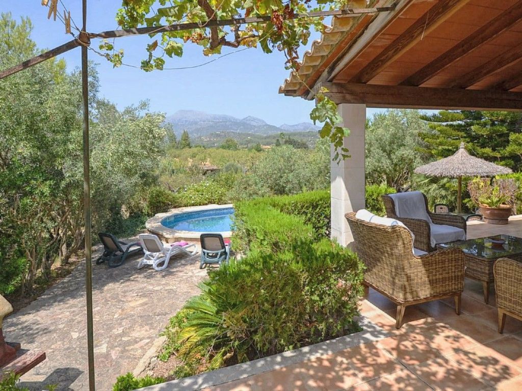 Villa mit Garten, Grill und Terrasse