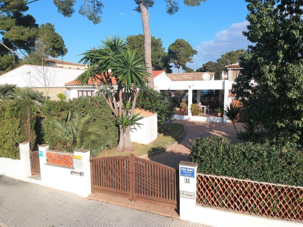 Landhaus mit Garten, Sonnenterrasse sowie überdachter Terrasse und Pool in Stra