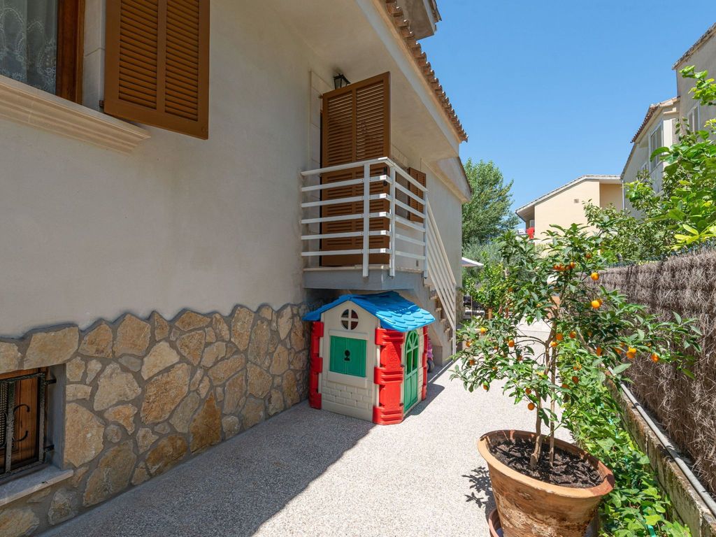Stilvolle Villa mit Terrasse und Nähe zum Strand