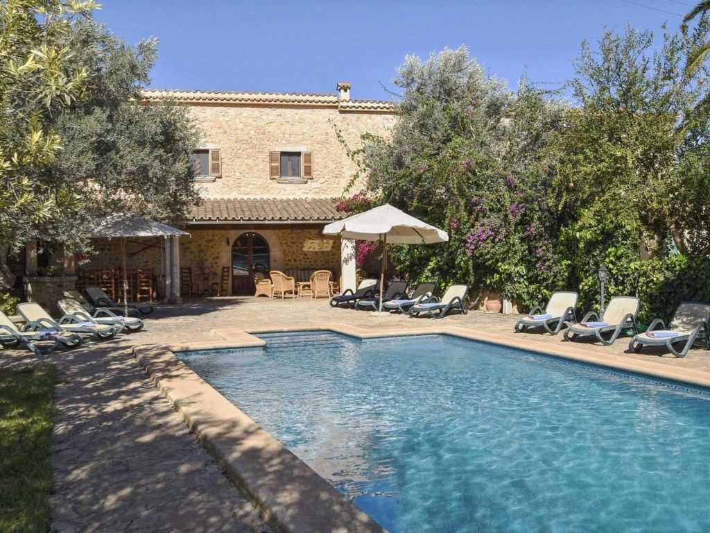 Charmantes Ferienhaus in Búger mit Privatem Pool