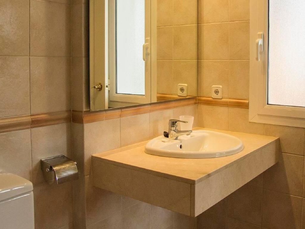 Moderne Ferienwohnung mit Pool und Garten