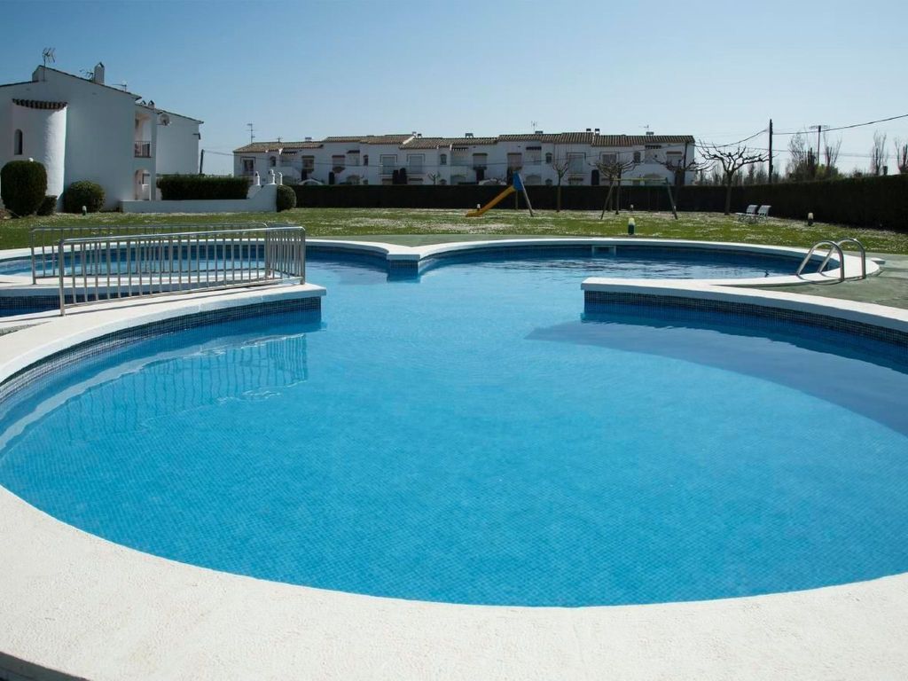Casa Fluvià mit Gemeinschaftspool