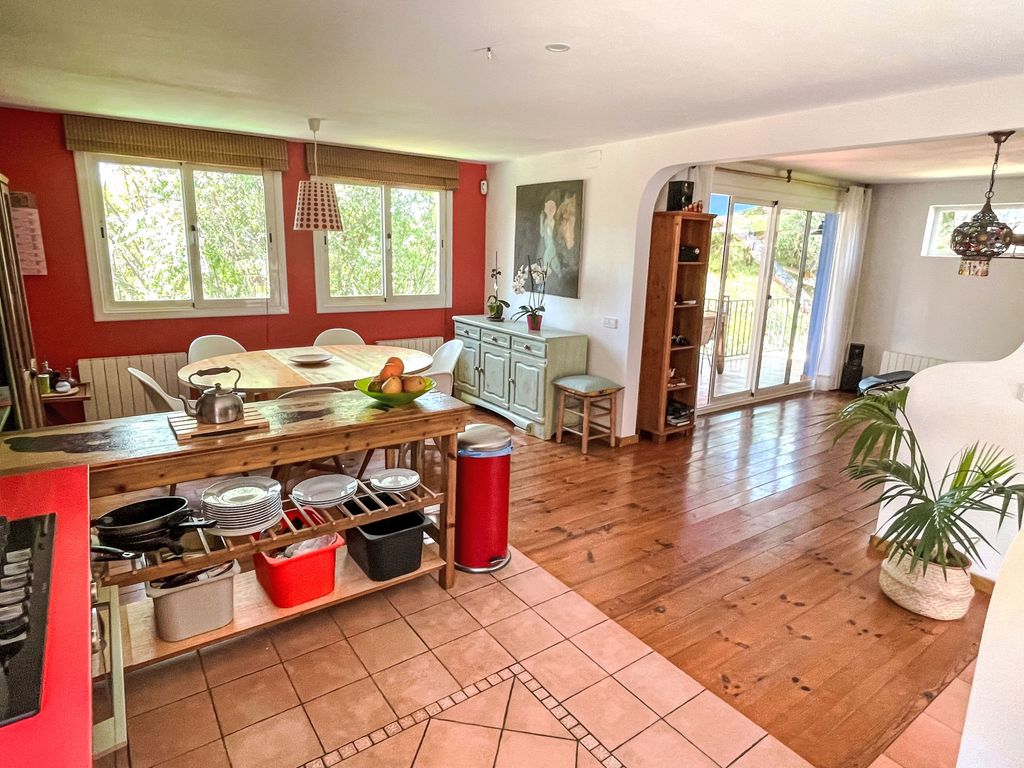 Casa familiar con piscina